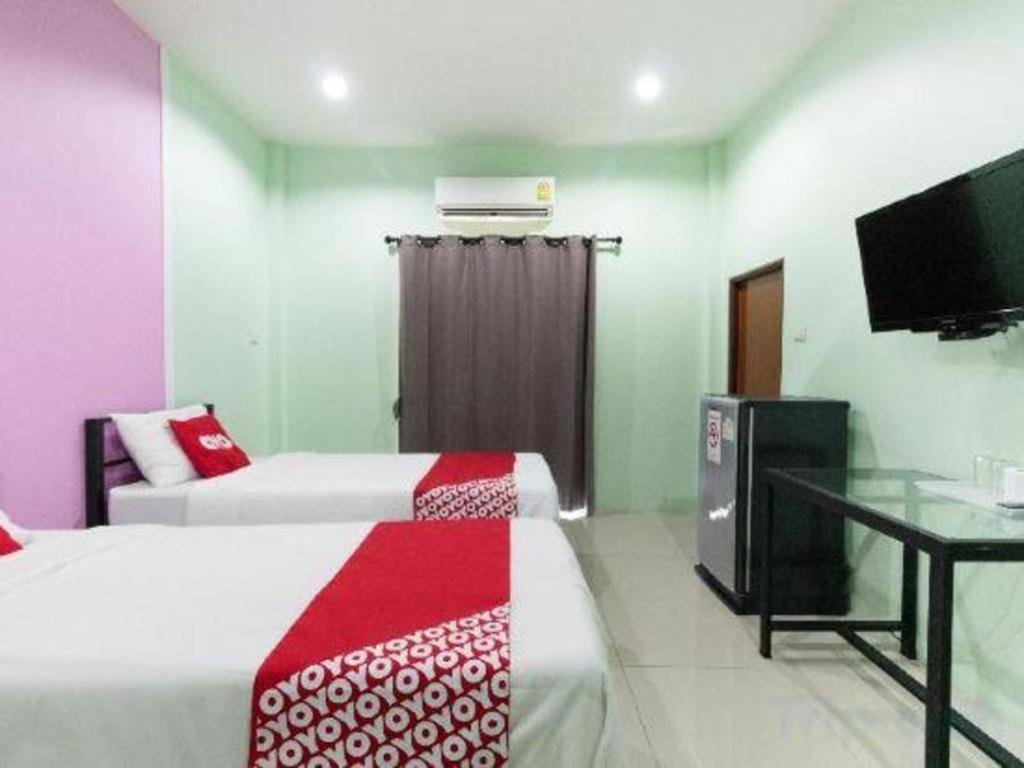 Oyo 1163 Eden Hostel Phuket Exterior photo