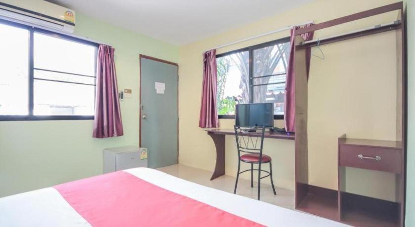 Oyo 1163 Eden Hostel Phuket Exterior photo