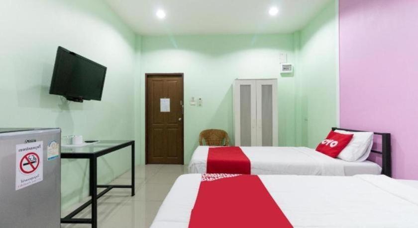Oyo 1163 Eden Hostel Phuket Exterior photo