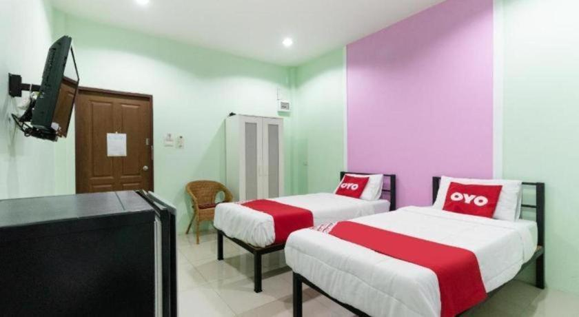 Oyo 1163 Eden Hostel Phuket Exterior photo