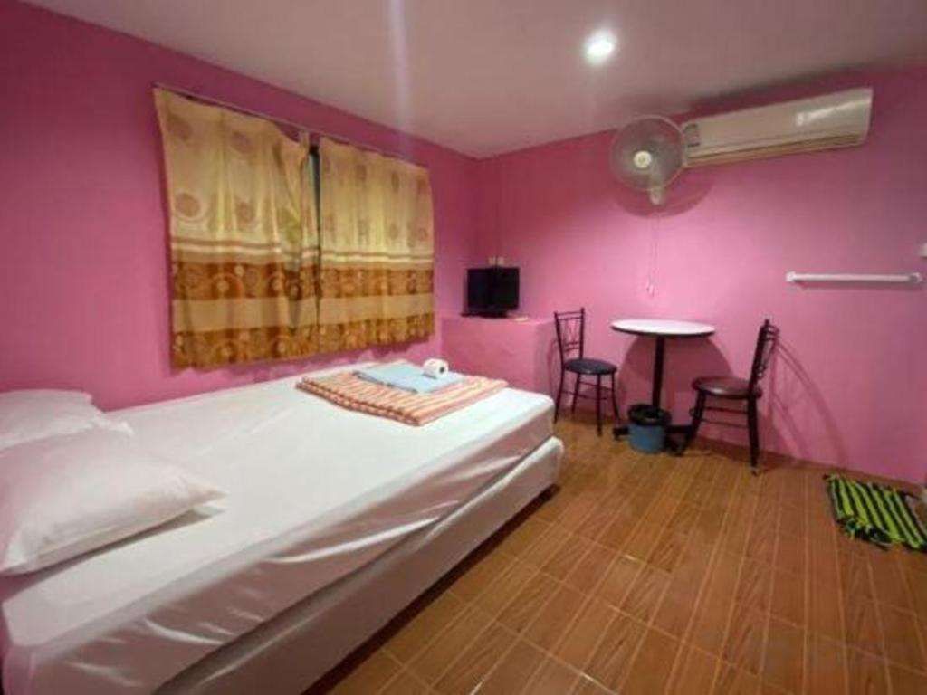 Oyo 1163 Eden Hostel Phuket Exterior photo